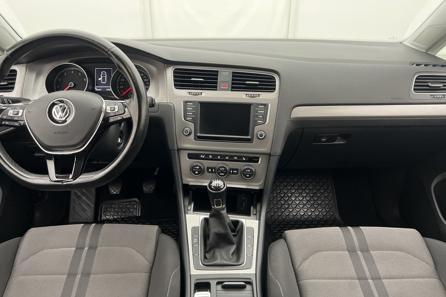 Volkswagen Golf 1.2 TSI 110hk R-Line Värm CarPlay Rattvärme