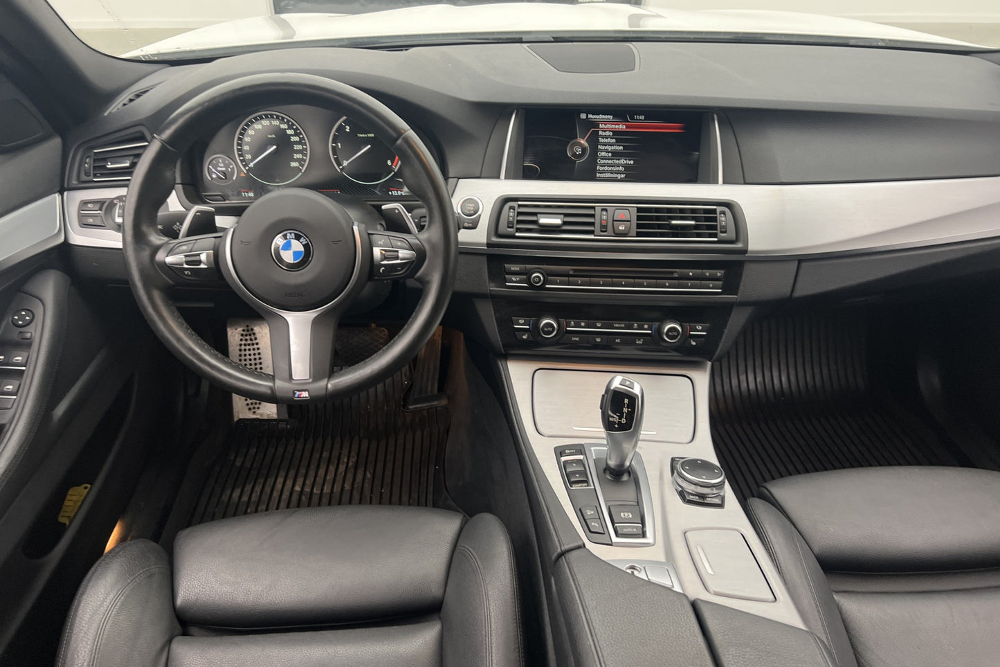 BMW 520d 190hk xDrive M-Sport B-Kamera HiFi Navi Skinn Drag