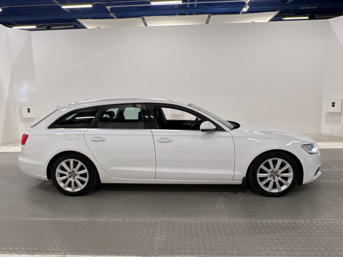 Audi A6 2.0 TDI 177hk Skinn/Alcantara Drag PDC 0,45l/mil