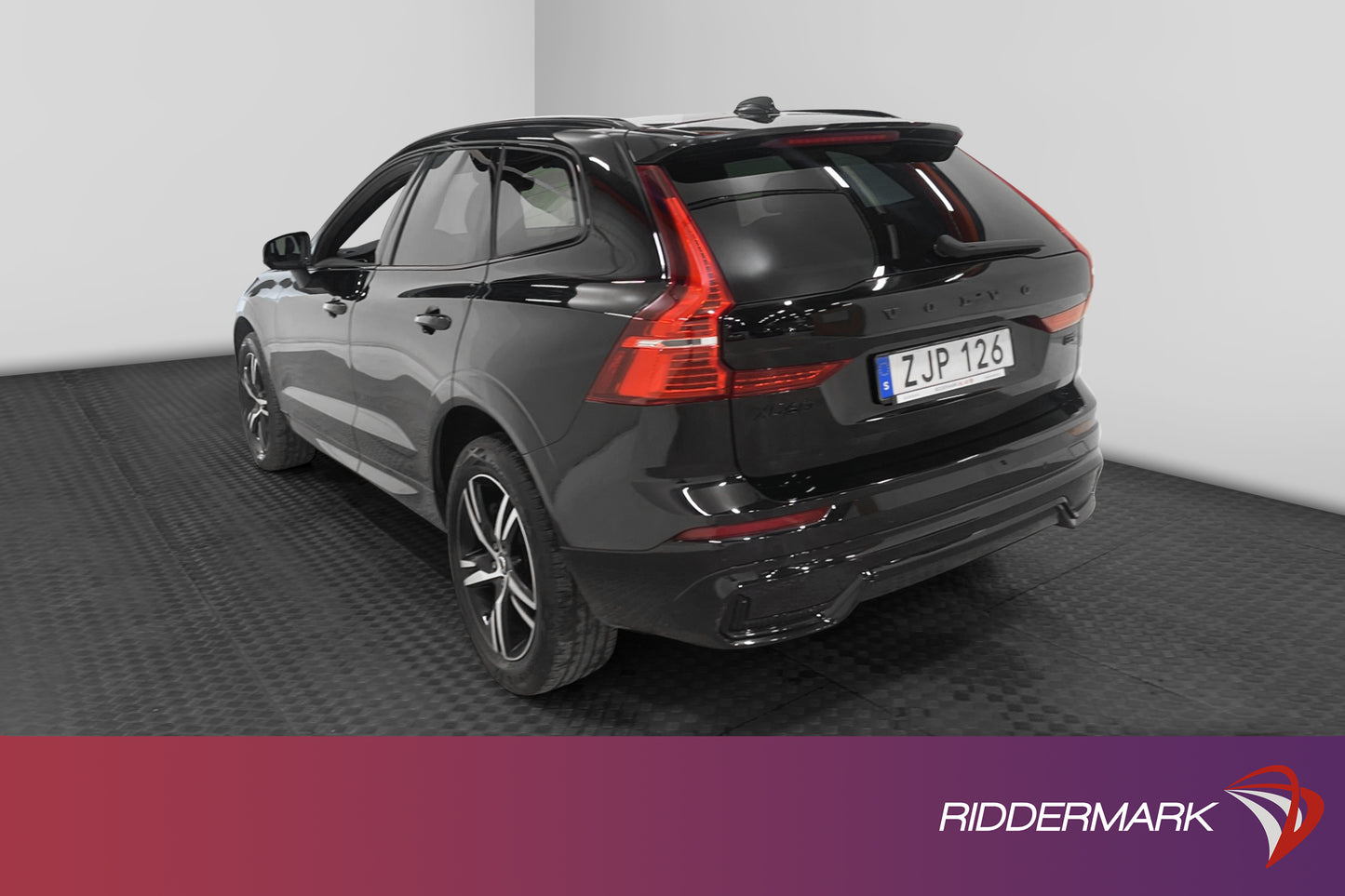 Volvo XC60 B5 AWD 235hk R-Design H/K Pano Kamera Drag