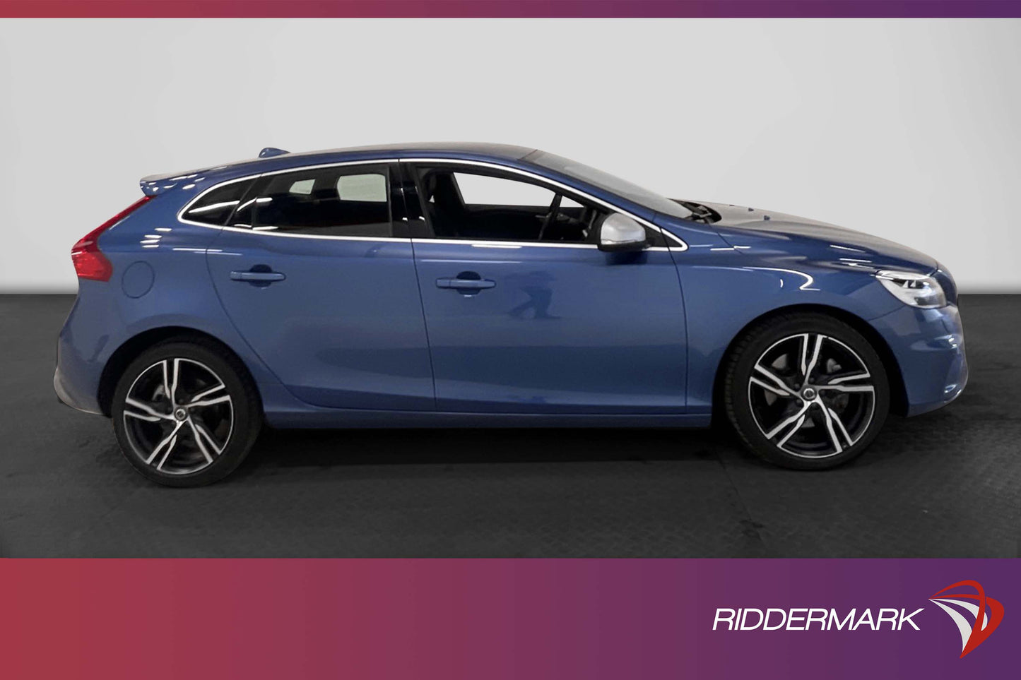 Volvo V40 T3 152hk R-Design Halvskinn P-sensorer Navi Lågmil