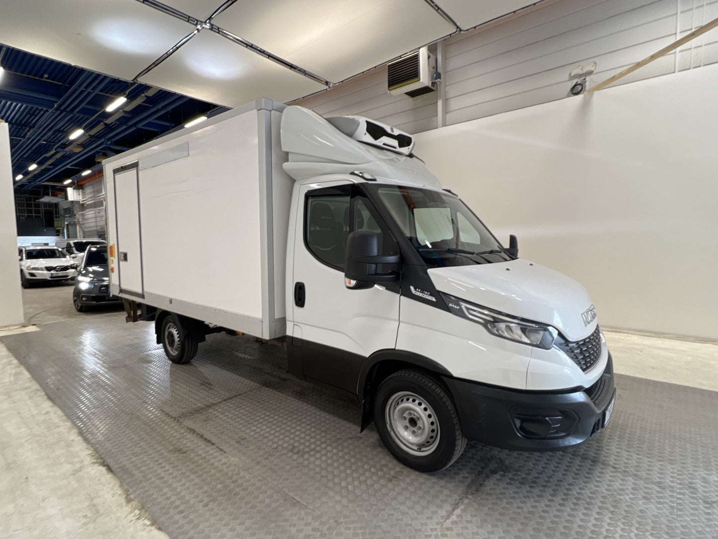 Iveco Daily 2.3 Automat Kylbil Bakgavellyft Värmare Moms