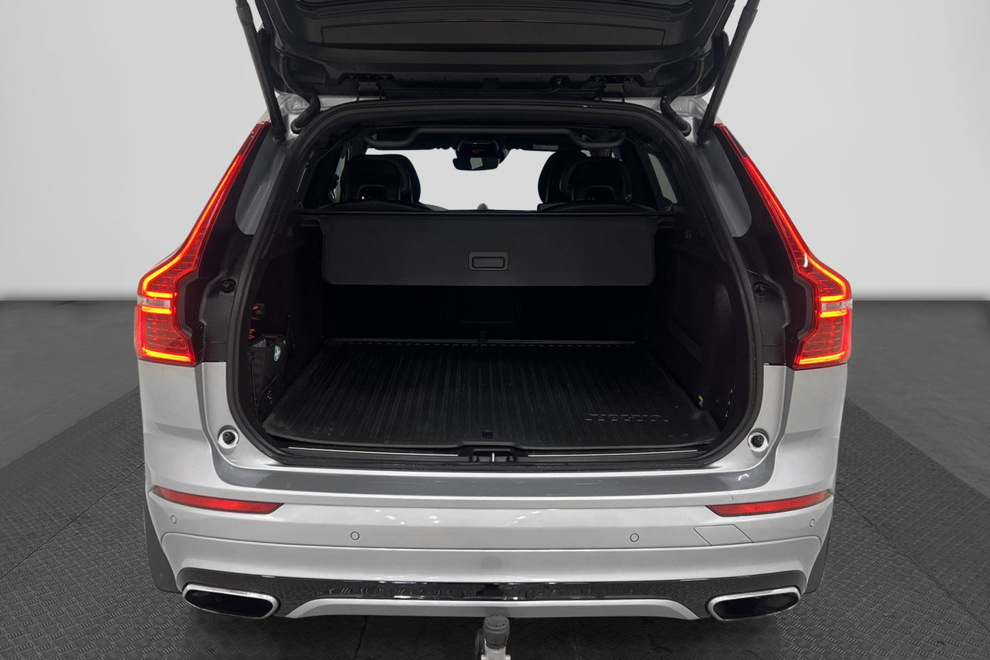 Volvo XC60 T5 AWD R-Design Bowers & Wilkins Navi Drag