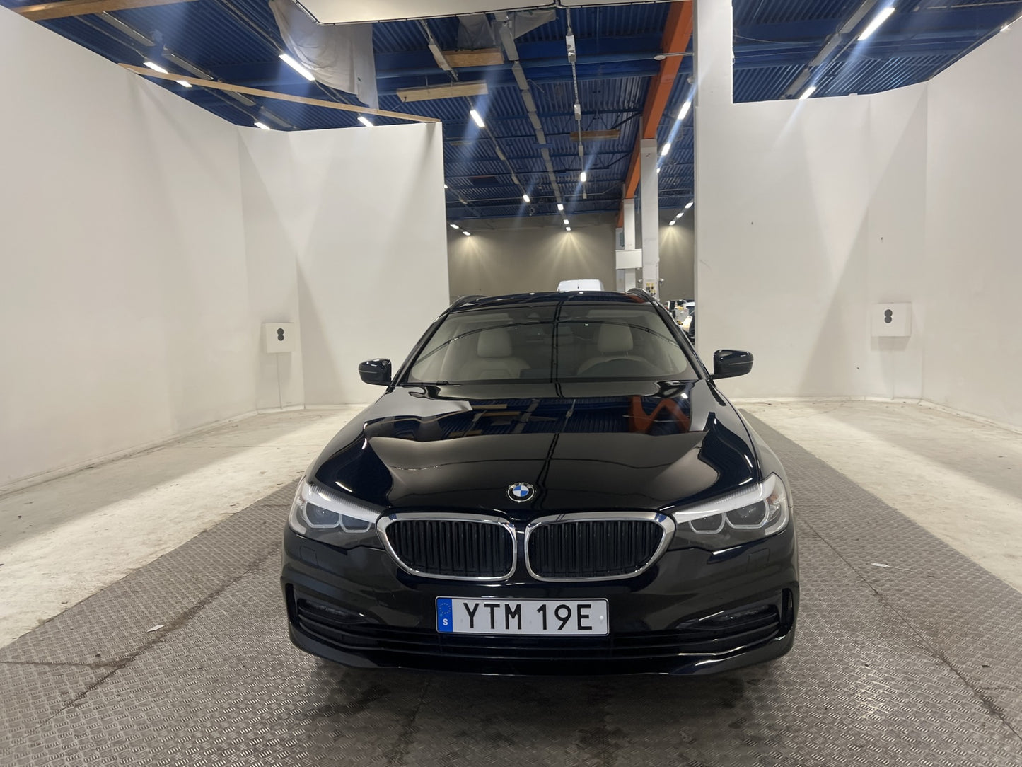 BMW 520 d Touring 190hk Sportline Pano D-Värm Skinn Kamera