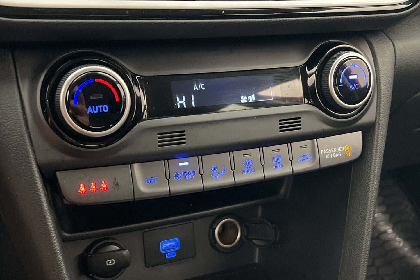 Hyundai Kona Hybrid 141hk Trend Kamera CarPlay Välservad