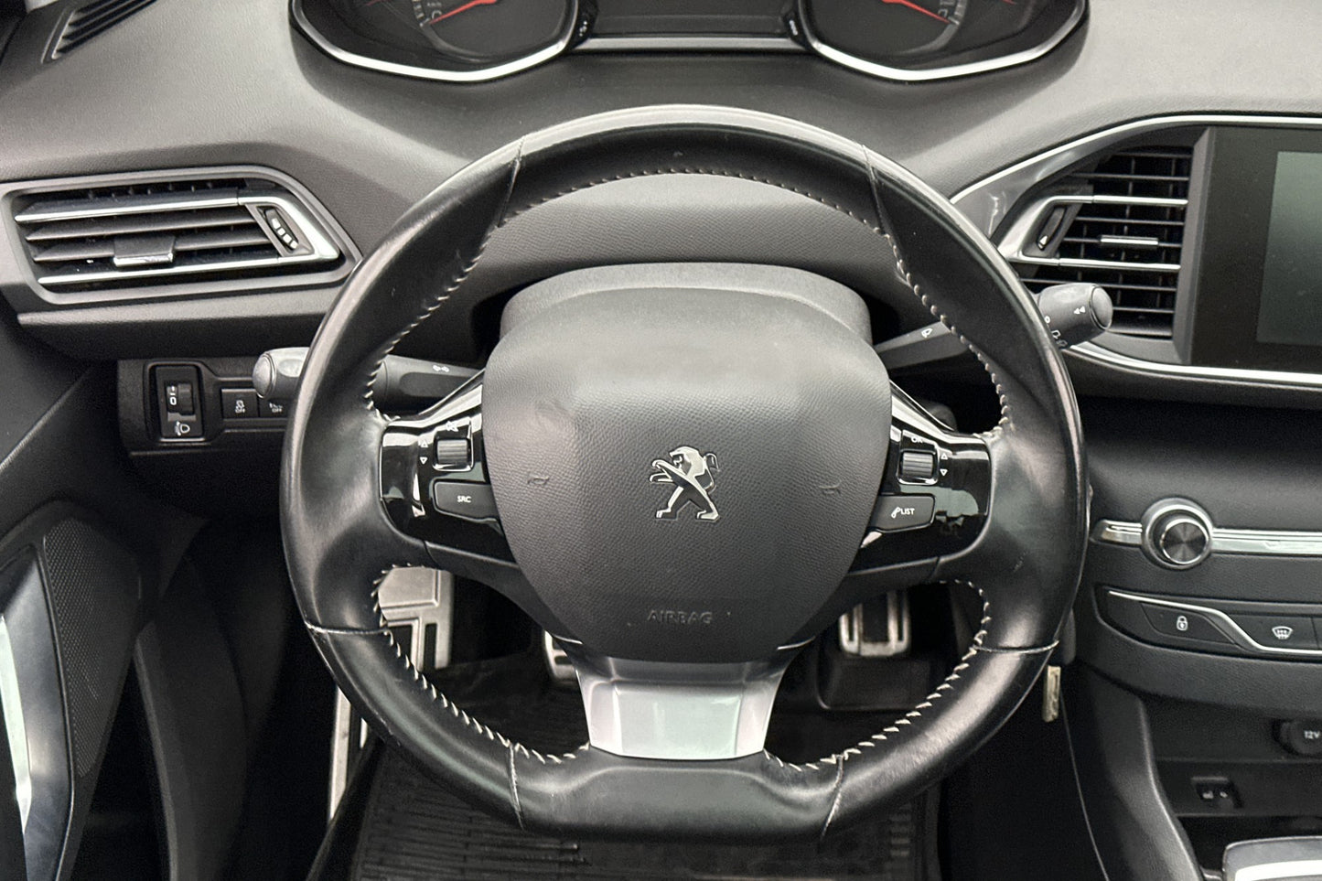 Peugeot 308 1.2 e-THP 110hk Active Pano Kamera Navi Välserv