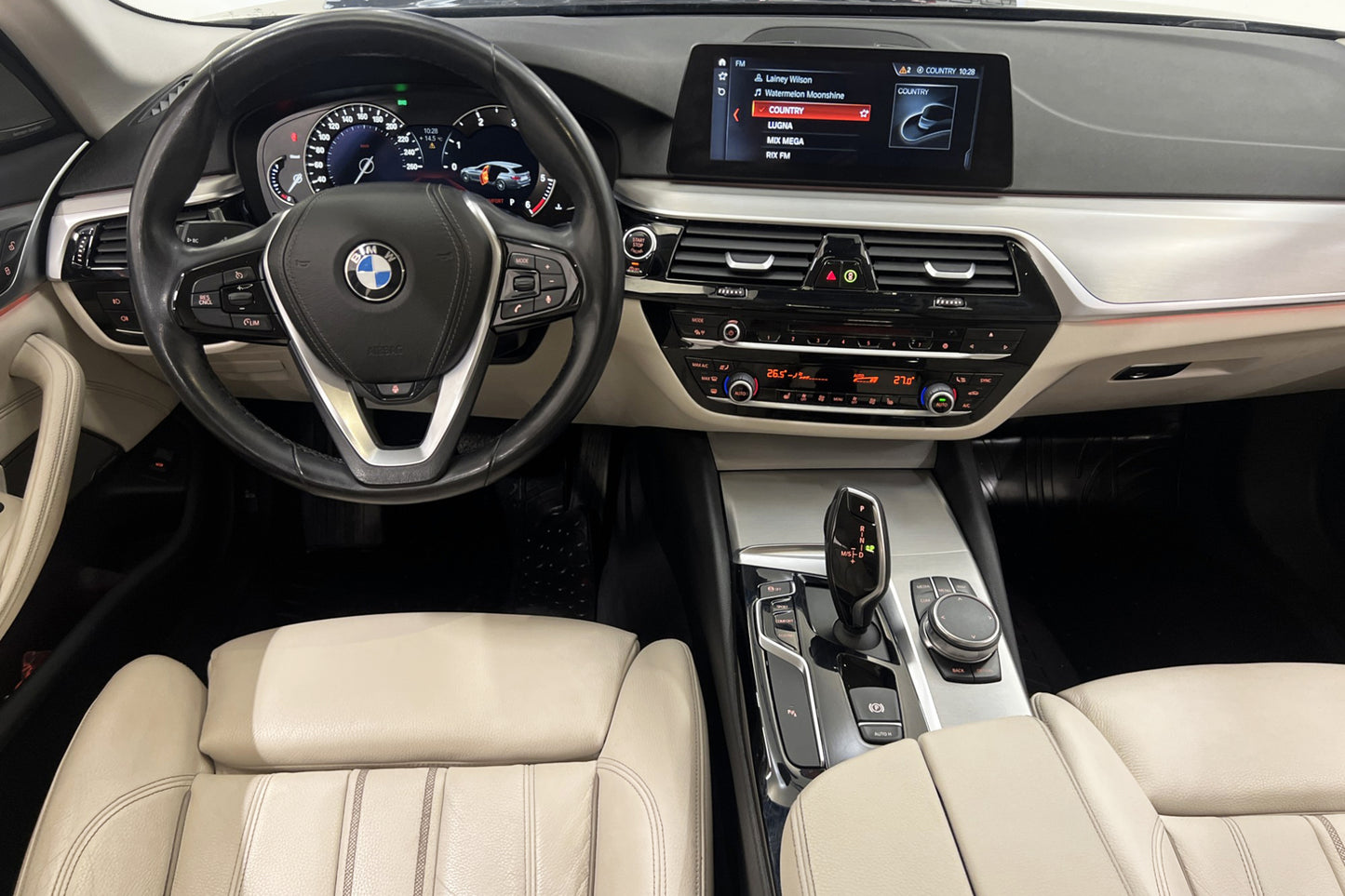 BMW 520 xDrive Sport Line D-värm H/K B-kamera Navi Skinn