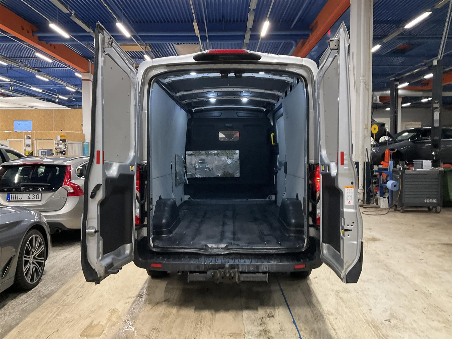 Ford Transit 350 2.0 Automat L2H2 Värmare Dragkrok Moms