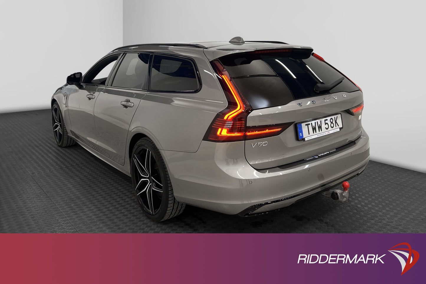 Volvo V90 T6 Recharge TwEn 340hk AWD R-Design Pano B&W HUD