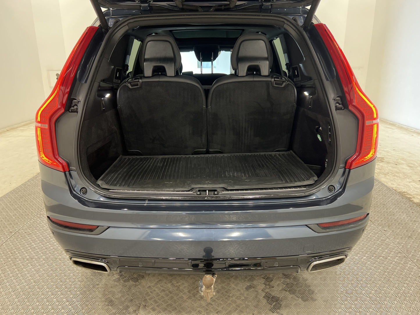 Volvo XC90 T8 AWD Recharge 392hk R-Design 7 Sits HK Drag 360