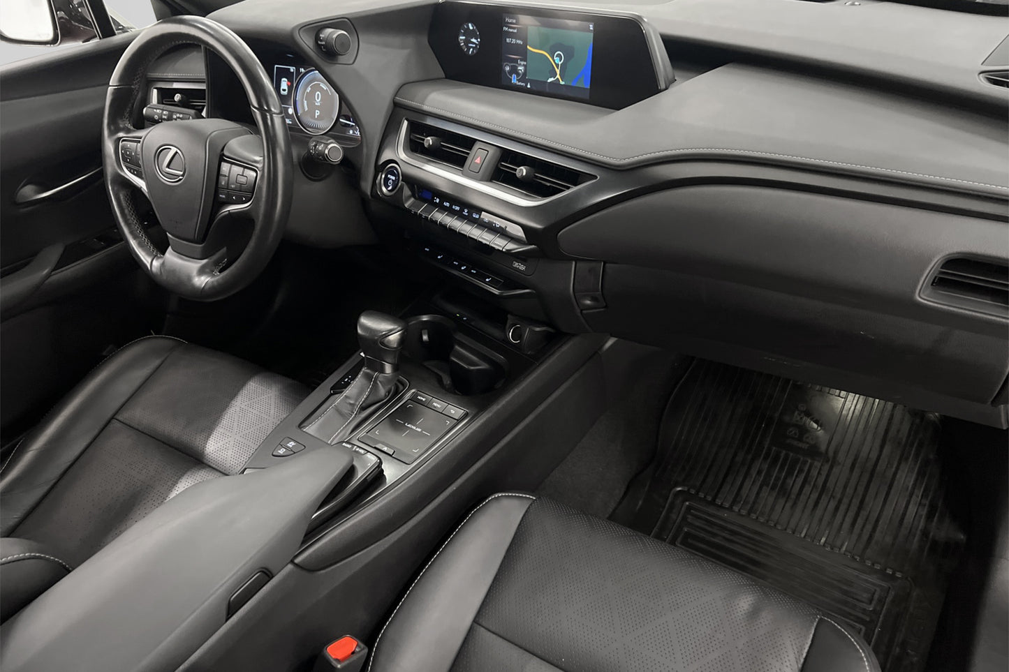 Lexus UX 250h 2.0 CVT 184hk Premium B-kamera Keyless Skinn