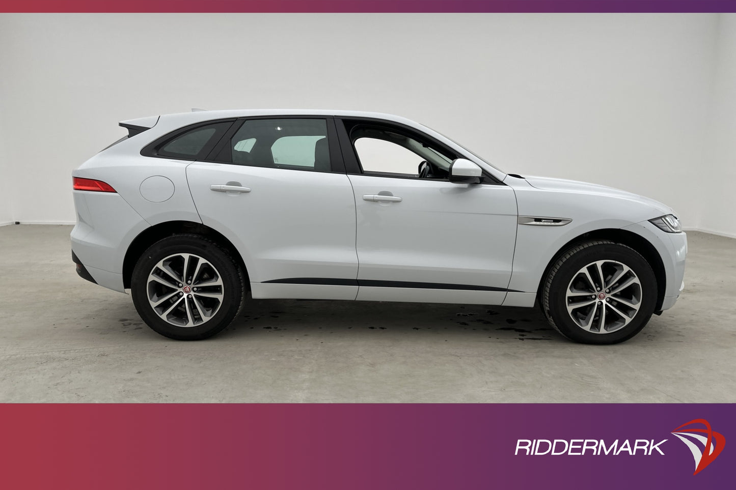 Jaguar F-Pace 20d AWD 180hk R-Sport Meridian Kamera GPS Drag