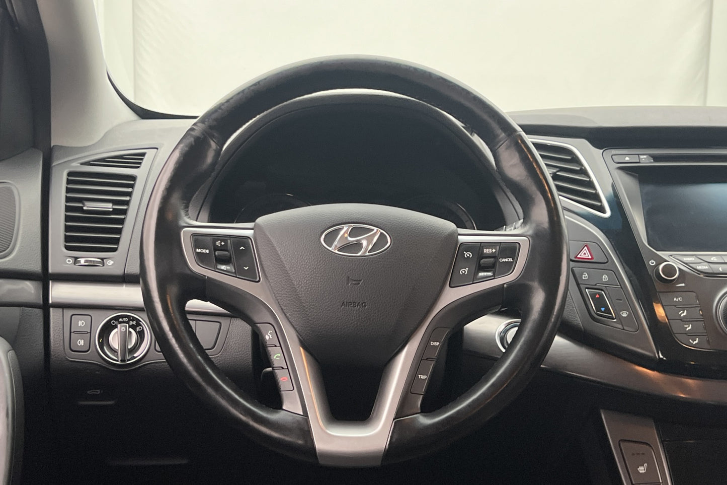 Hyundai i40 cw CRDi 136hk Premium Kamera Skinn Navi Välserv