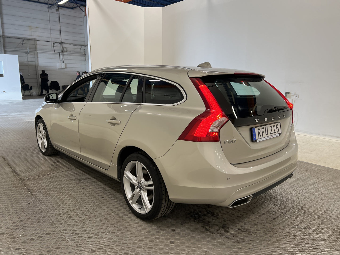 Volvo V60 D4 AWD 190hk Summum VOC Värmare Navi P-sensor