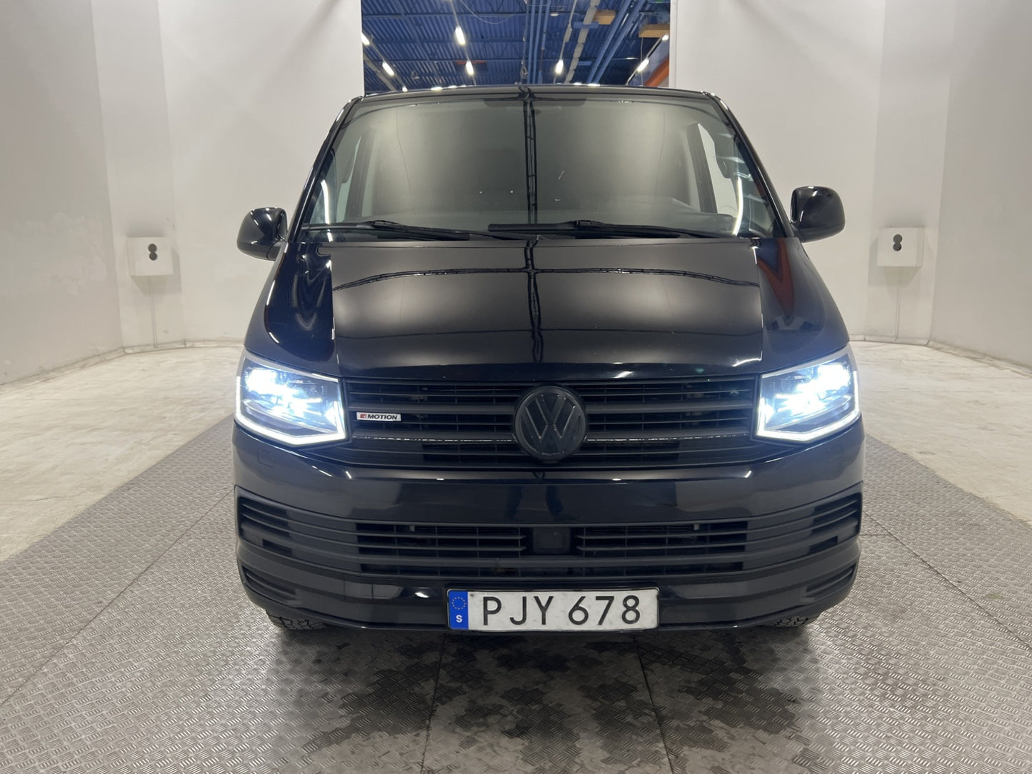 Volkswagen Transporter L2 150hk 4Motion Värmare Drag Moms