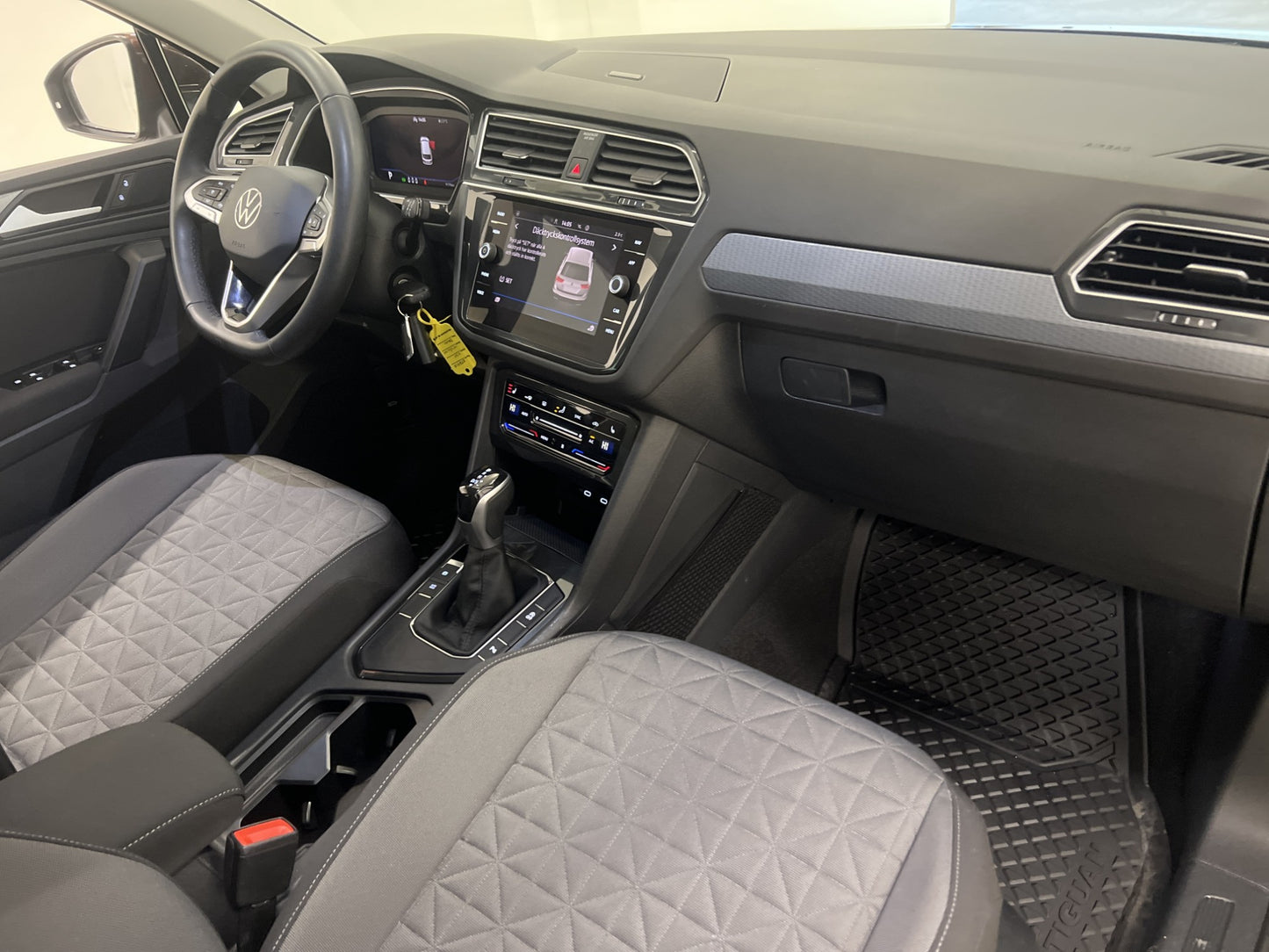 Volkswagen Tiguan 1.5 TSI 150hk Värmare Cockpit Bkamera Drag