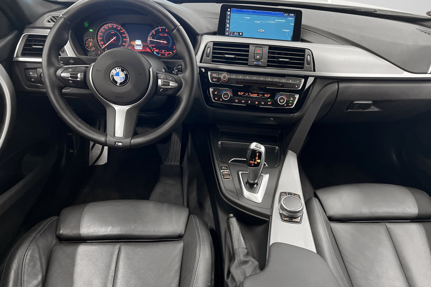 BMW 320 i Touring 184hk M Sport Navi Skinn Cockpit Välserv