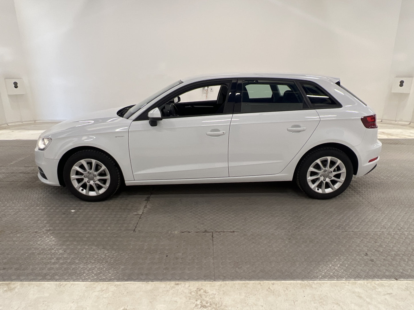 Audi A3 1.4 TFSI g-tron 110hk Attraction Värmare Farthållare