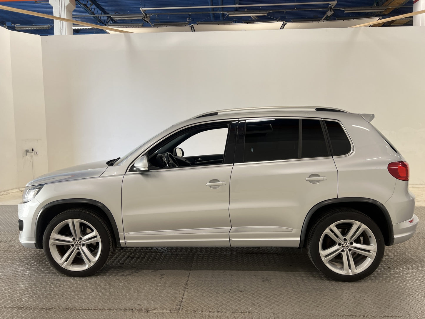 Volkswagen Tiguan 2.0 TDI 4M R-line Pano Värmare Skinn Drag