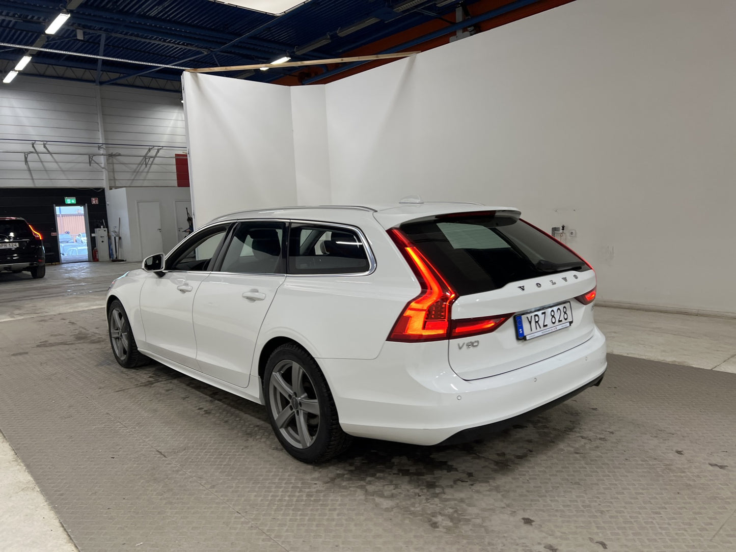 Volvo V90 D3 150hk Momentum Adv D-värm VOC Navi