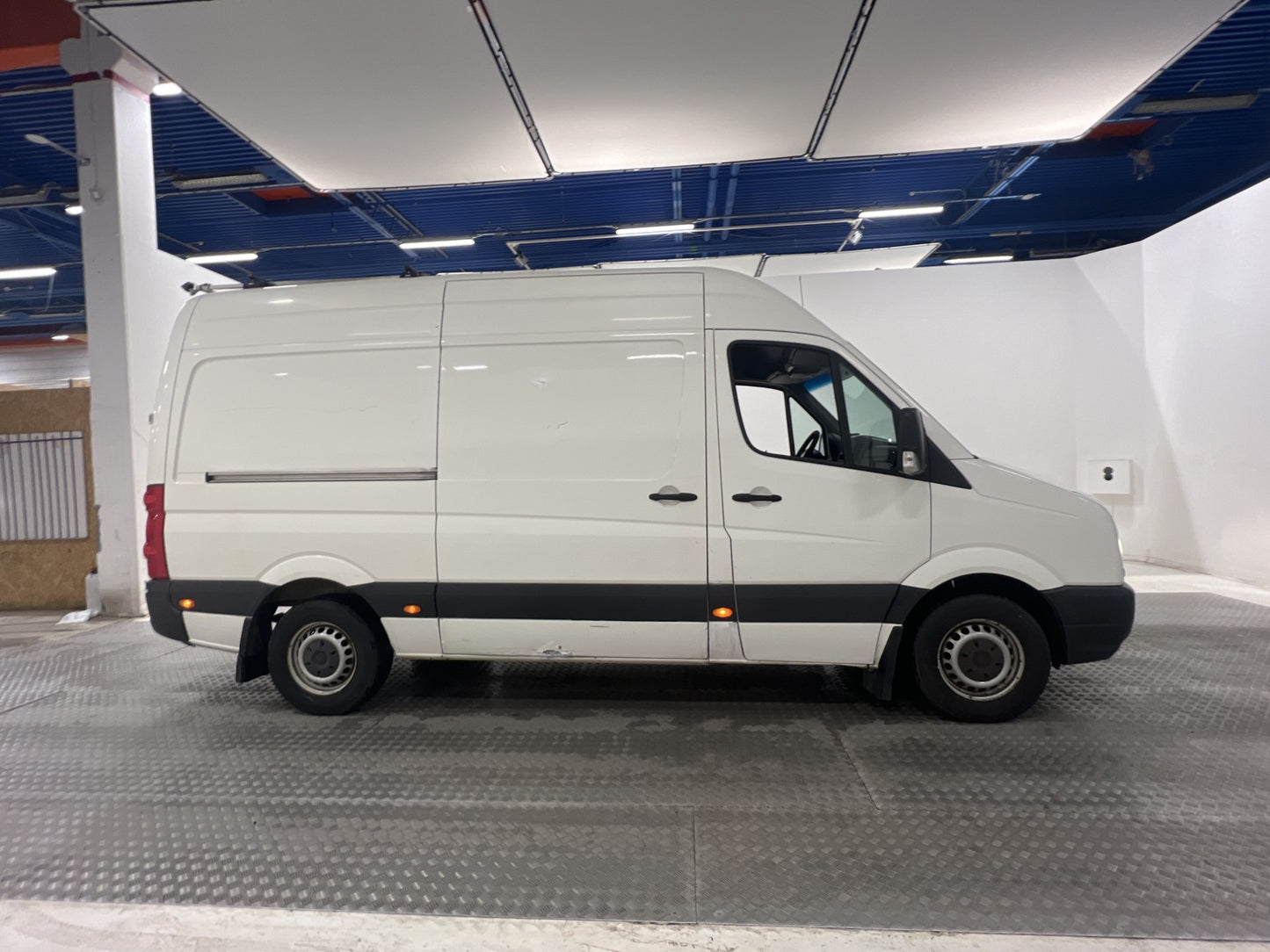 Volkswagen Crafter L2H2 2.5TDI Värmare Farthållare Dragkrok