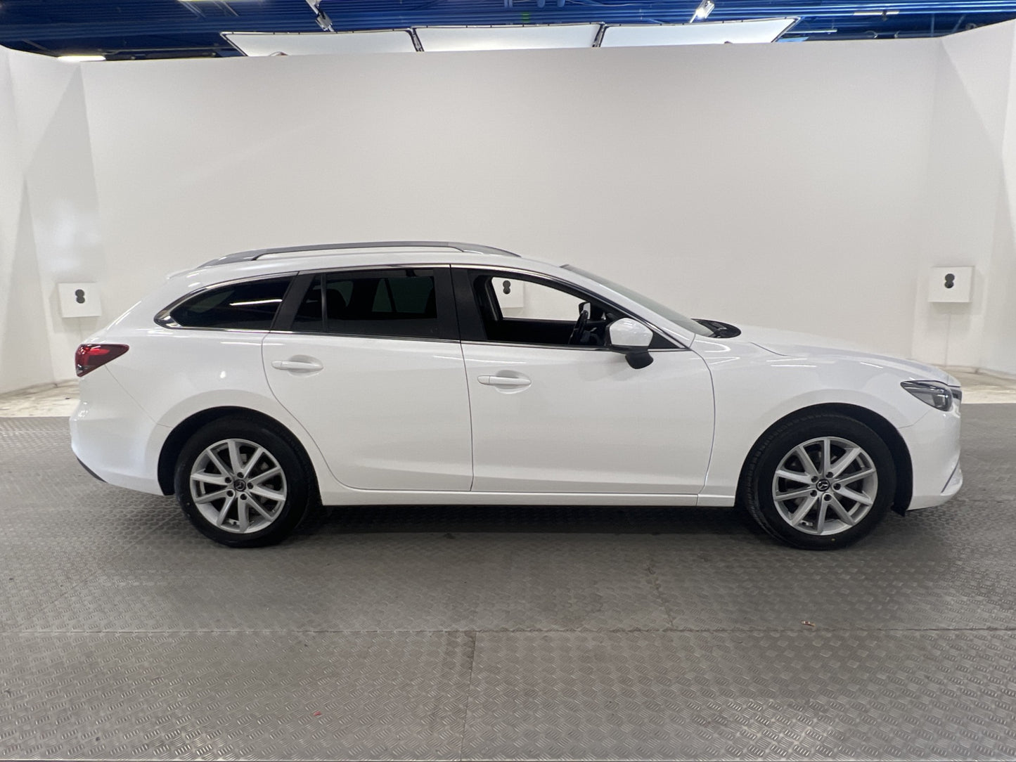 Mazda 6 Wagon 2.0 165 hk P-sensorer Dragkrok Navi Låg skatt