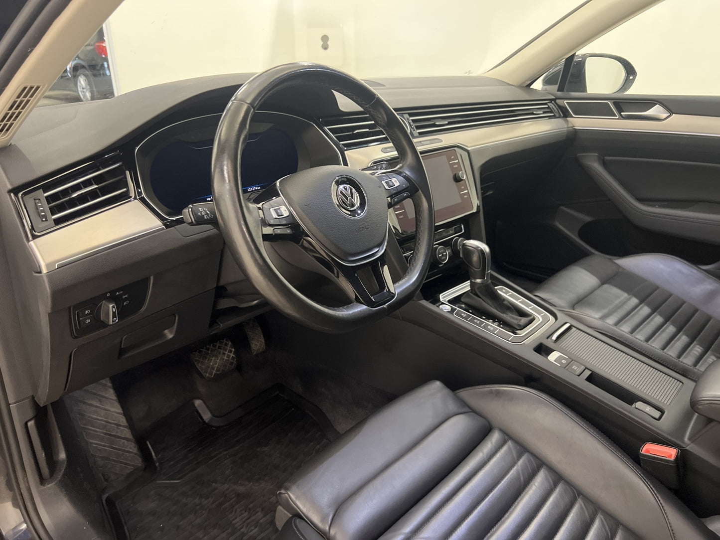 Volkswagen Passat TDI 190hk R-Line Cockpit D-Värmare Läder