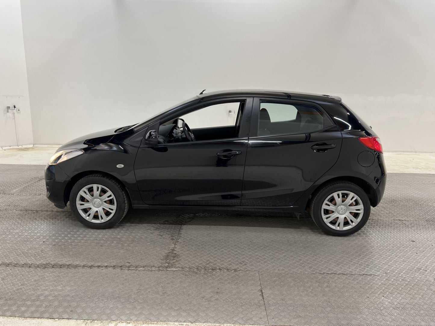 Mazda 2 1.3 MZR 84hk Lågskatt Nyservad