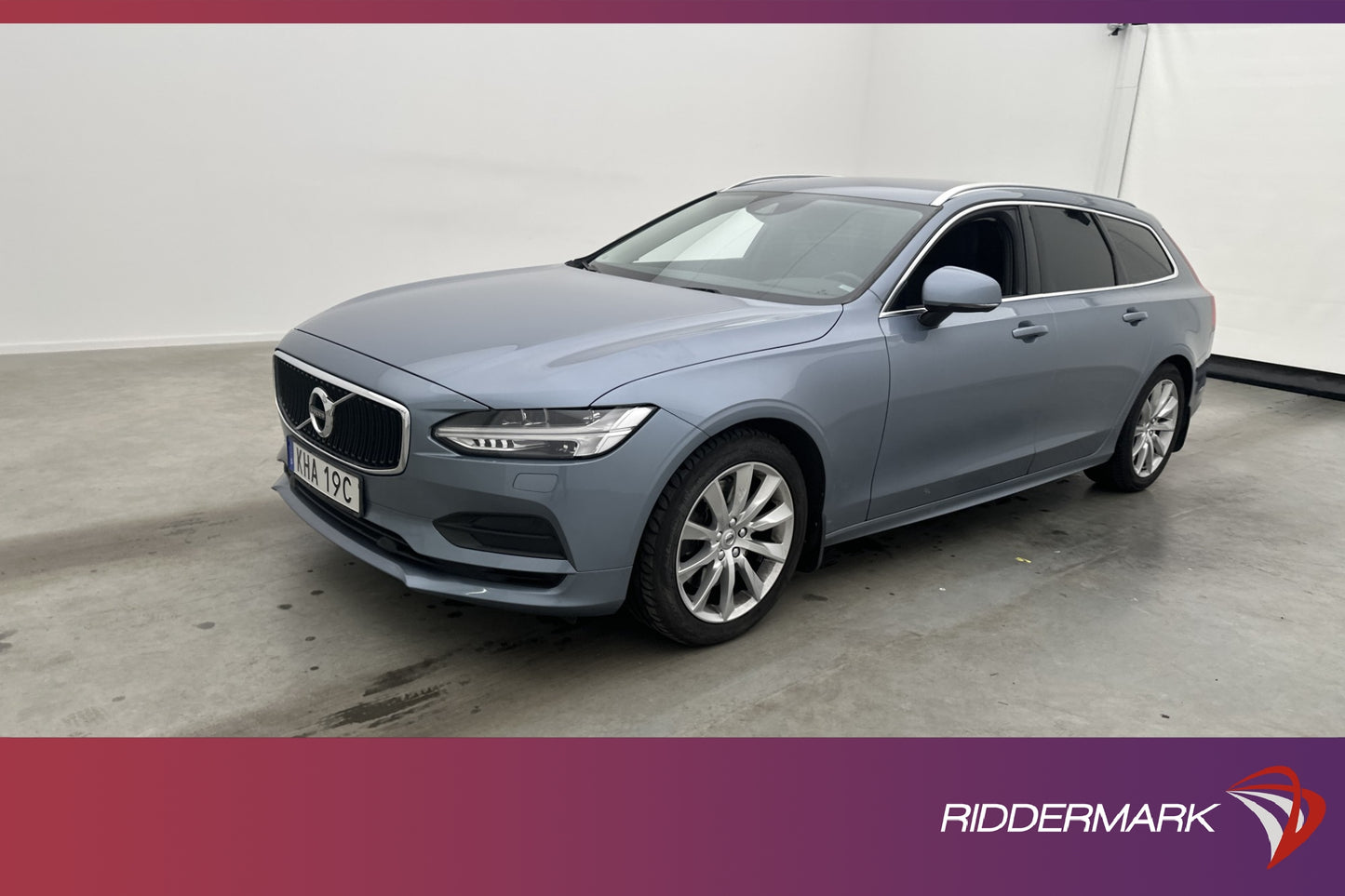 Volvo V90 T4 190hk Momentum Advanced P-Värm VOC B-Kamera GPS