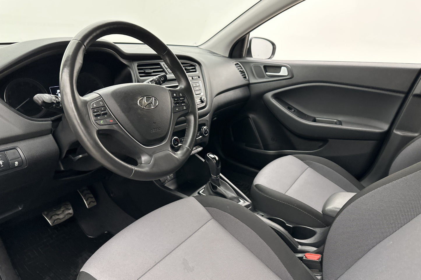 Hyundai i20 1.4 101hk Premium Sensorer Rattvärme