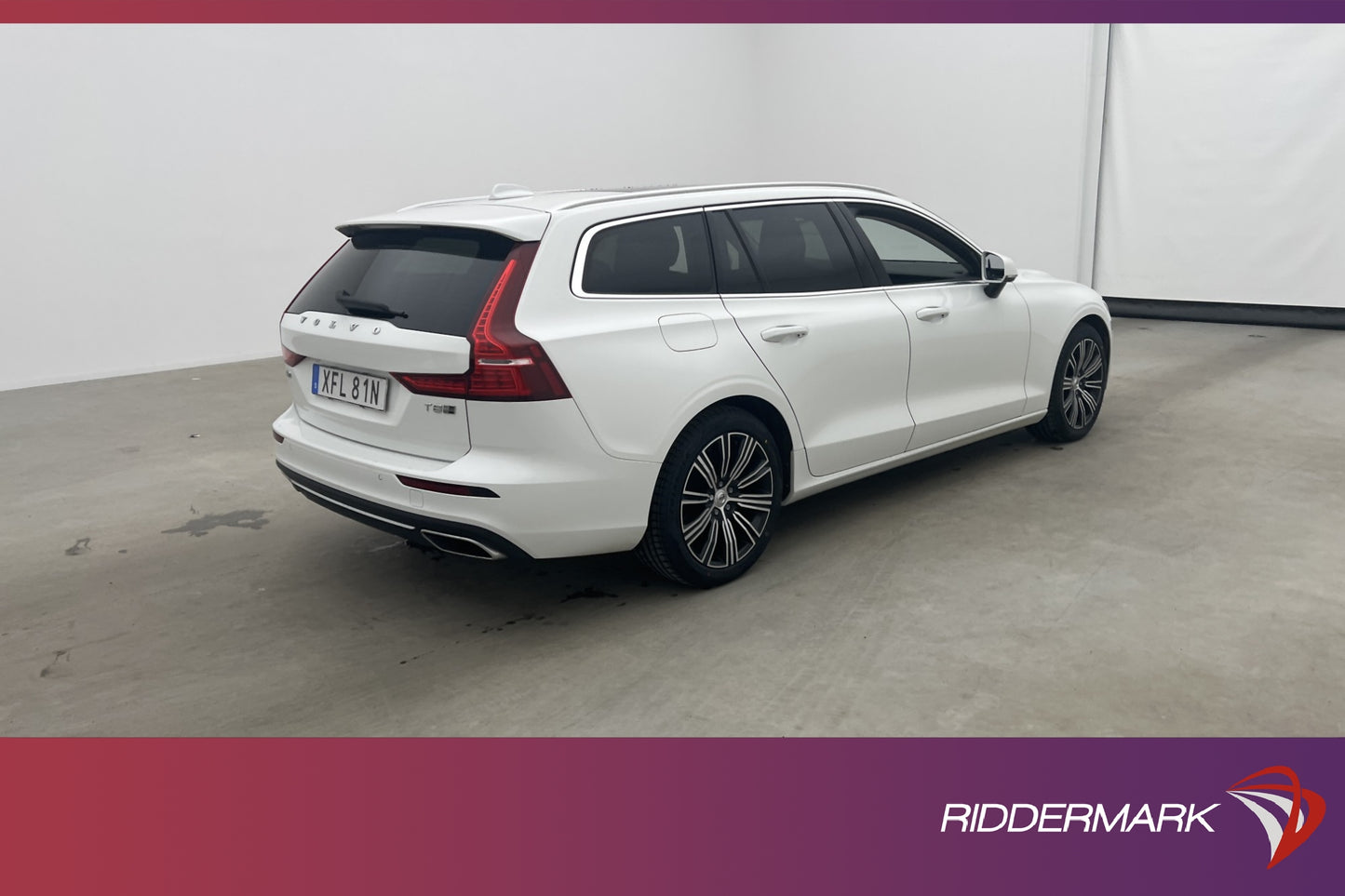 Volvo V60 T8 AWD Inscription Pano VOC Värm Orrefors Välserv