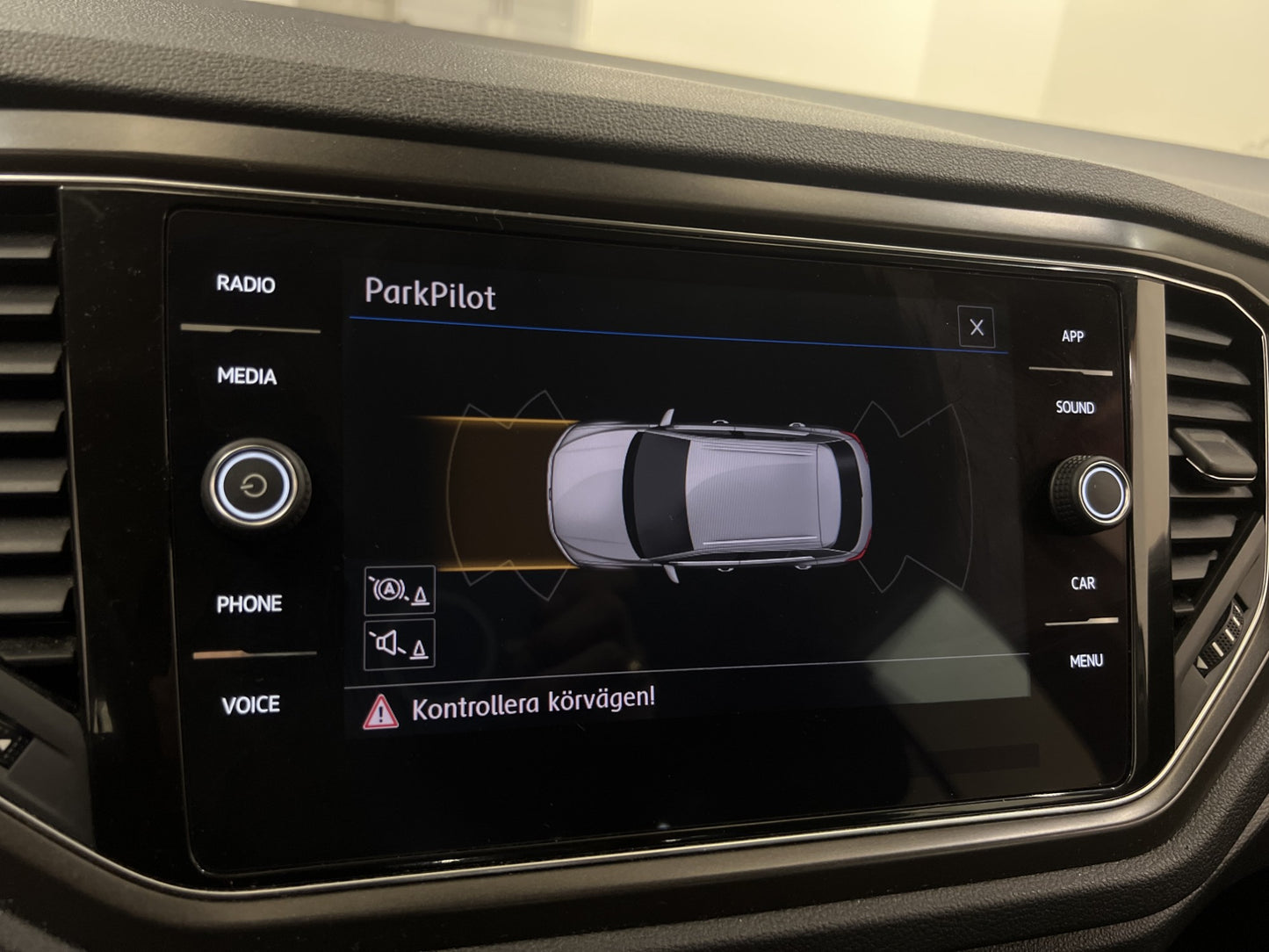 Volkswagen T-Roc 1.0 TSI 115hk Apple CarPlay Nyservad