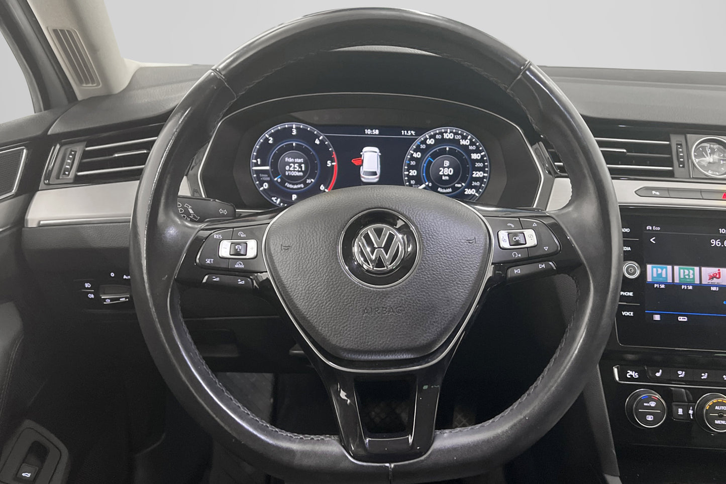 Volkswagen Passat 4M 190hk R-Line Cockpit D-Värmare Skinn