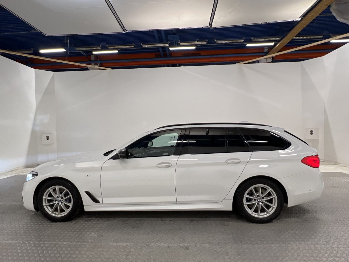 BMW 530 d xDrive 265hk Panorama Värm Skinn H/K 360° Navi HUD