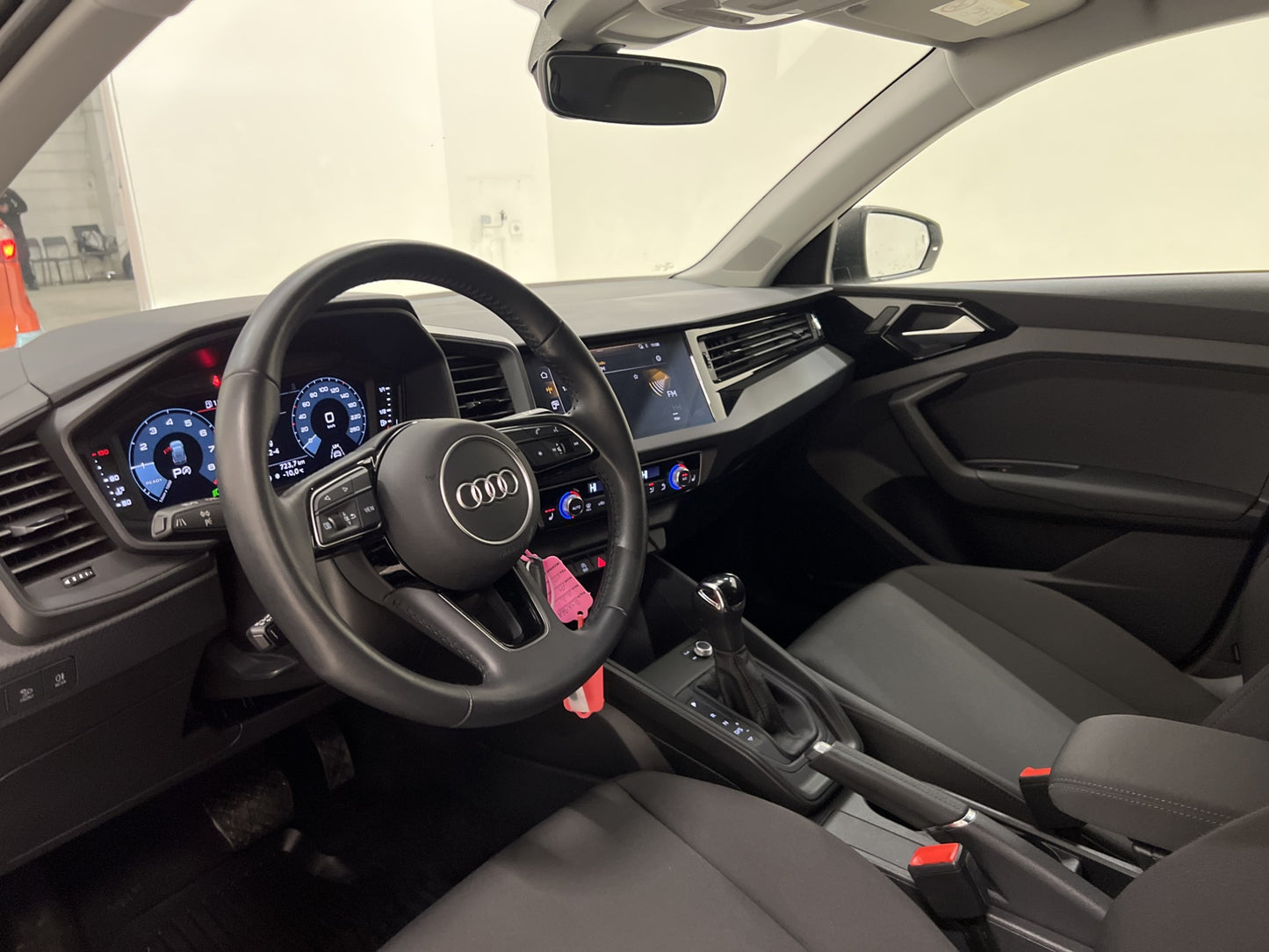 Audi A1 citycarver 30 TFSI Cockpit CarPlay P-sensorer 116hk