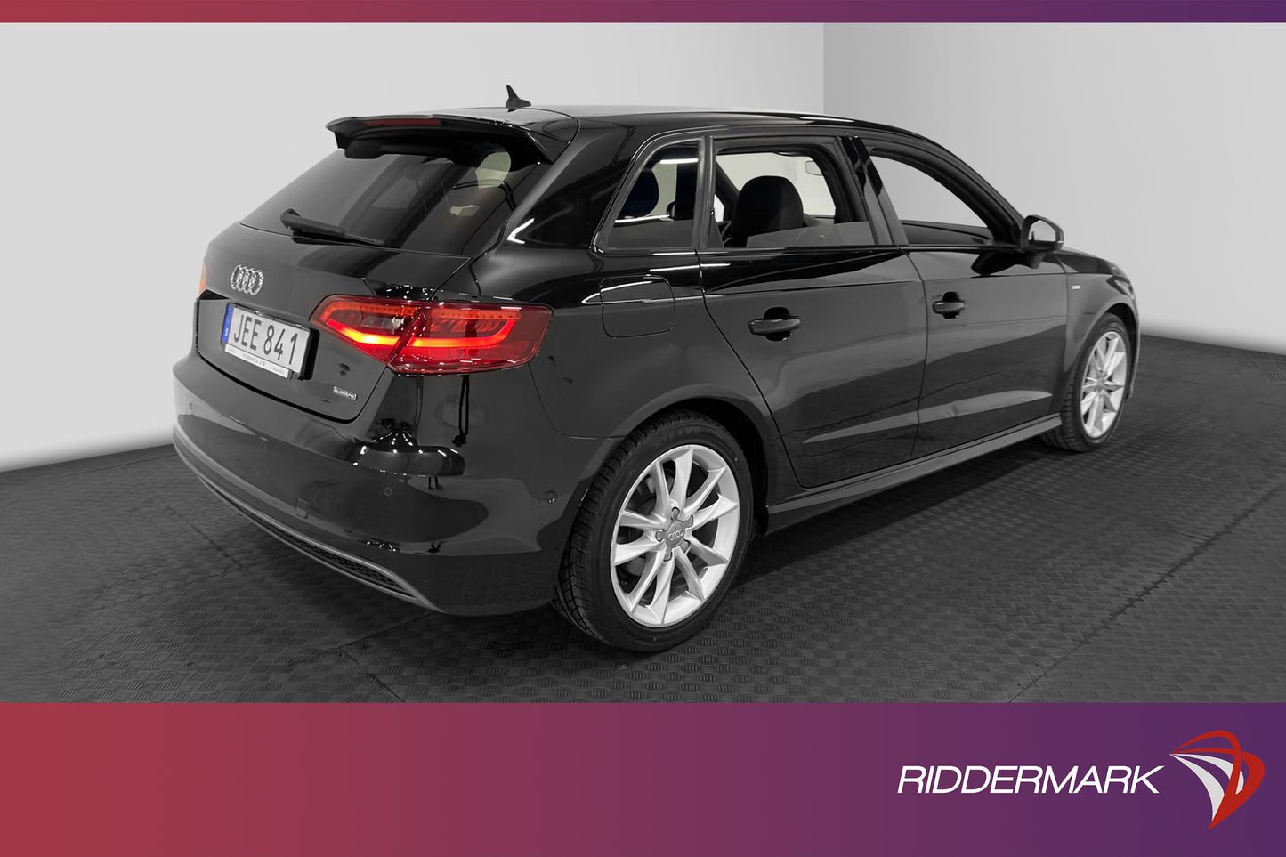 Audi A3 1.6 TDI Quattro 110HK S-Line Navi Skinn Svart optik