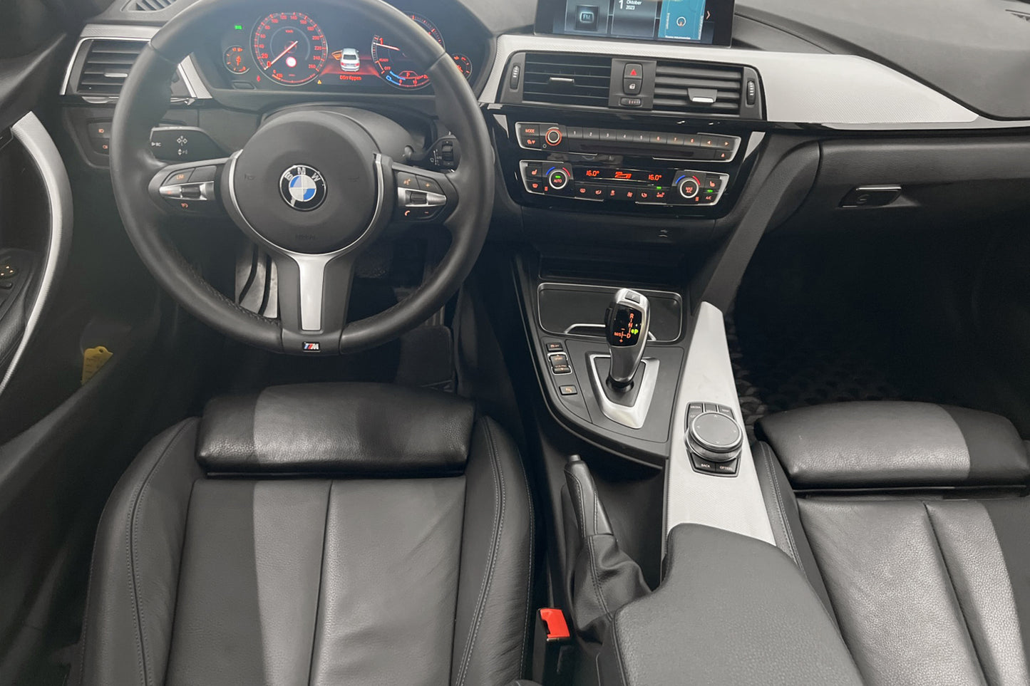 BMW 320d xDrive 190hk M-Sport HUD Cockpit Skinn Drag