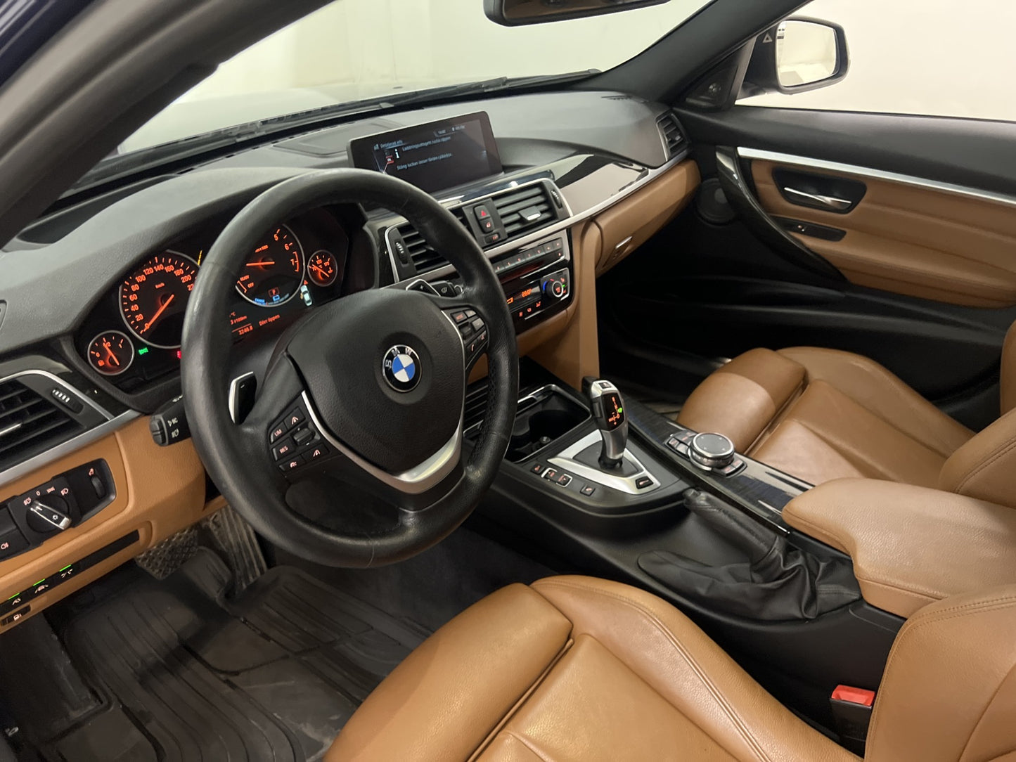 BMW 330e Sedan 252hk Luxury Line Taklucka H/K Skinn B-kamera