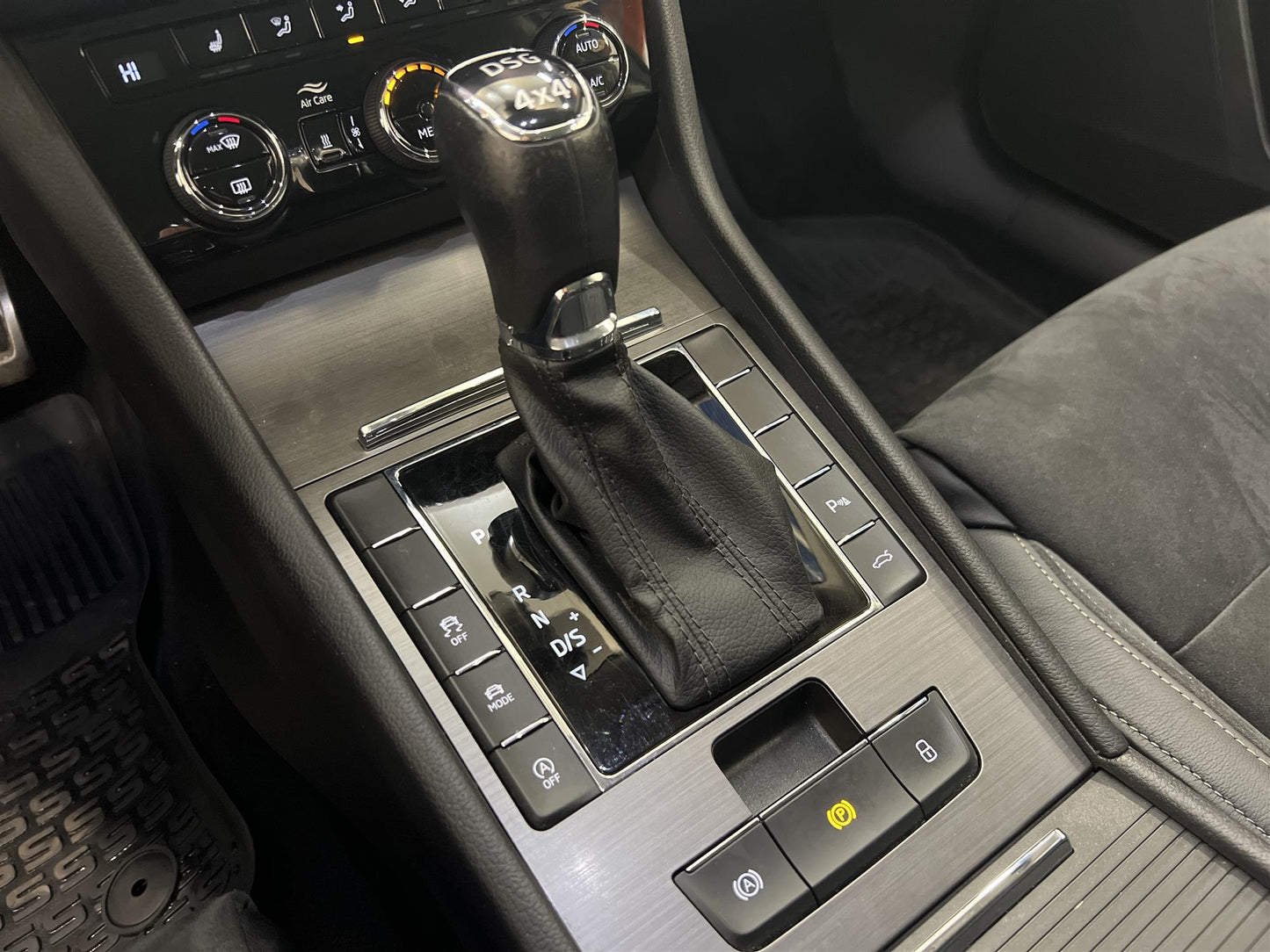 Skoda Superb Scout Businessline Cockpit Canton Drag Värmare