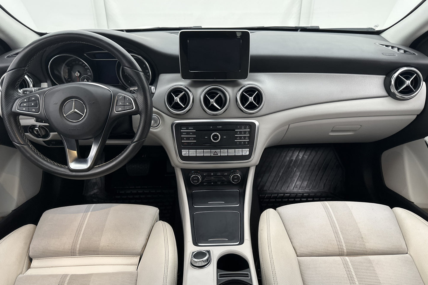 Mercedes-Benz GLA 200 d 4M 136hk Progressive Värmare Välserv