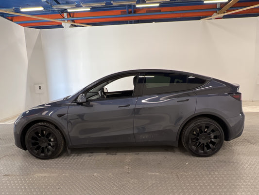 Tesla Model Y Long Range AWD 345hk Svensksåld MOMS