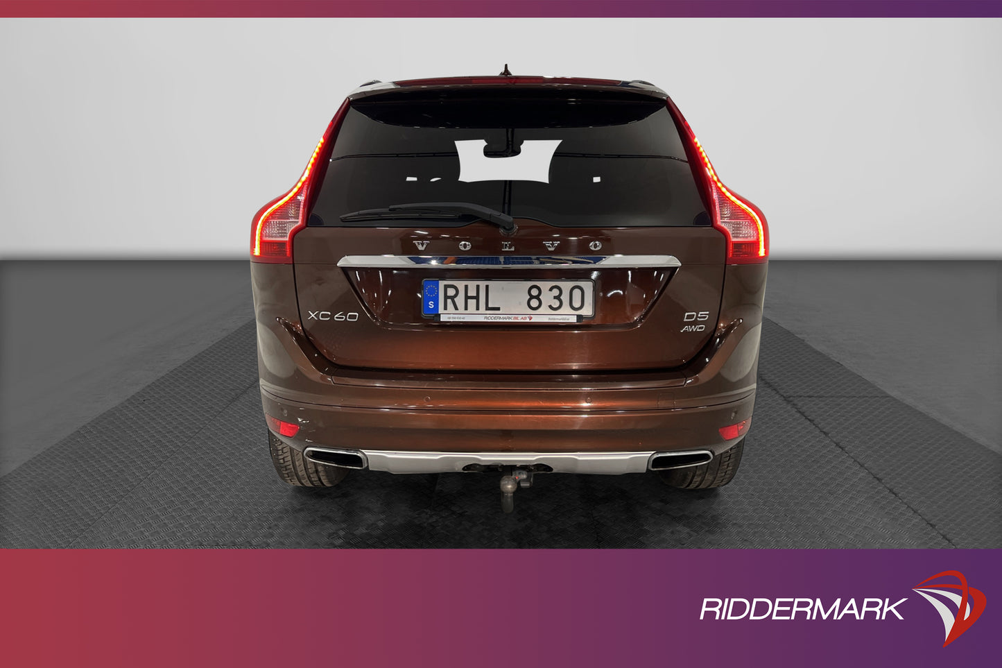 Volvo XC60 D5 AWD Summum Pano D-värm Skinn VOC Navi