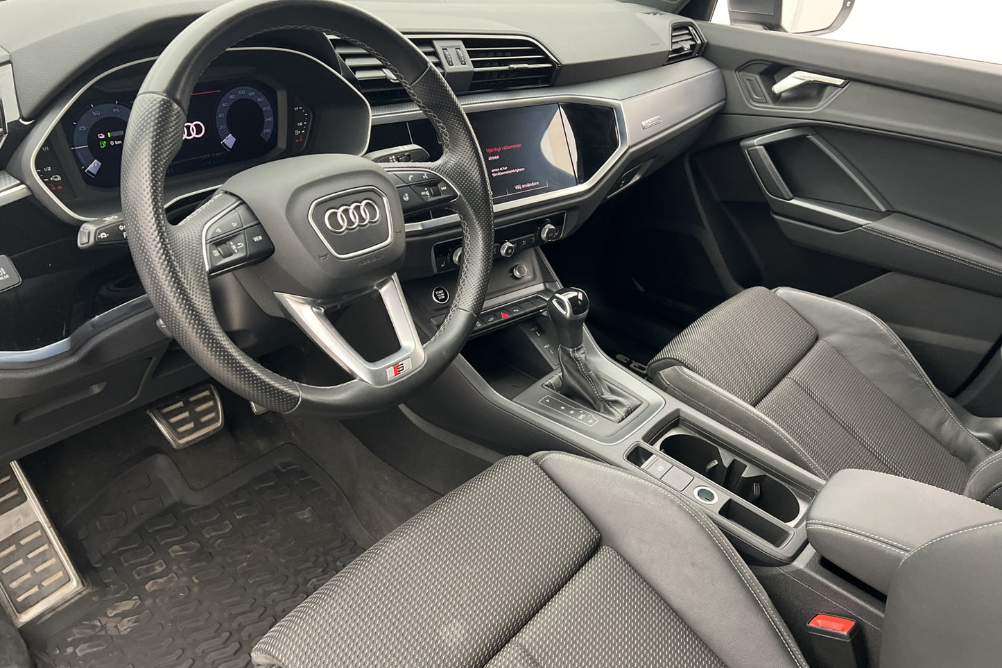 Audi Q3 45 TFSI e S Tronic 245hk S-Line Cockpit Kamera Drag