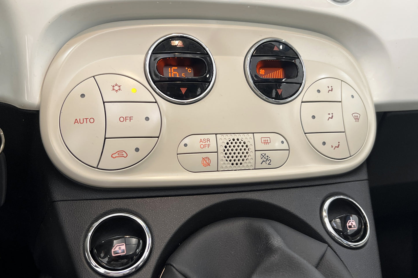 Fiat 500C Hybrid 70hk Sensorer CarPlay Låg Skatt 0,48l/mil