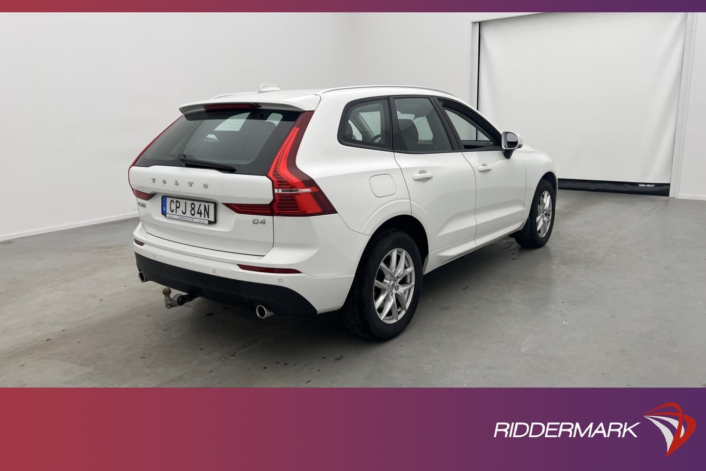 Volvo XC60 D4 190hk Momentum VOC Navi Sensorer CarPlay Drag