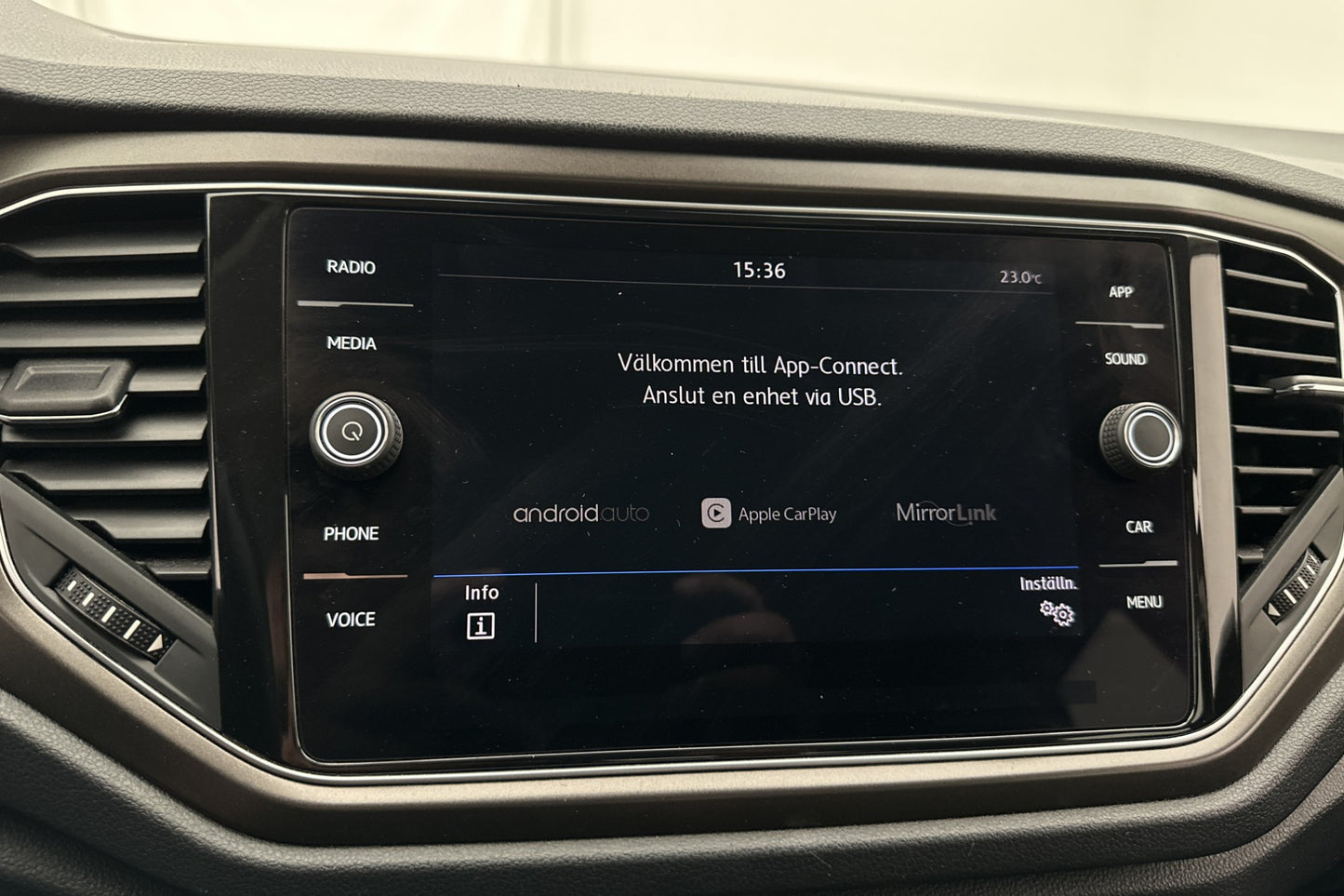 Volkswagen T-Roc 1.0 TSI 115hk Kamera CarPlay Drag Låg-Skatt