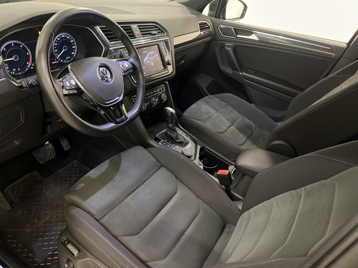 Volkswagen Tiguan 4M 190hk Cockpit Dynaudio Pano Värm Drag