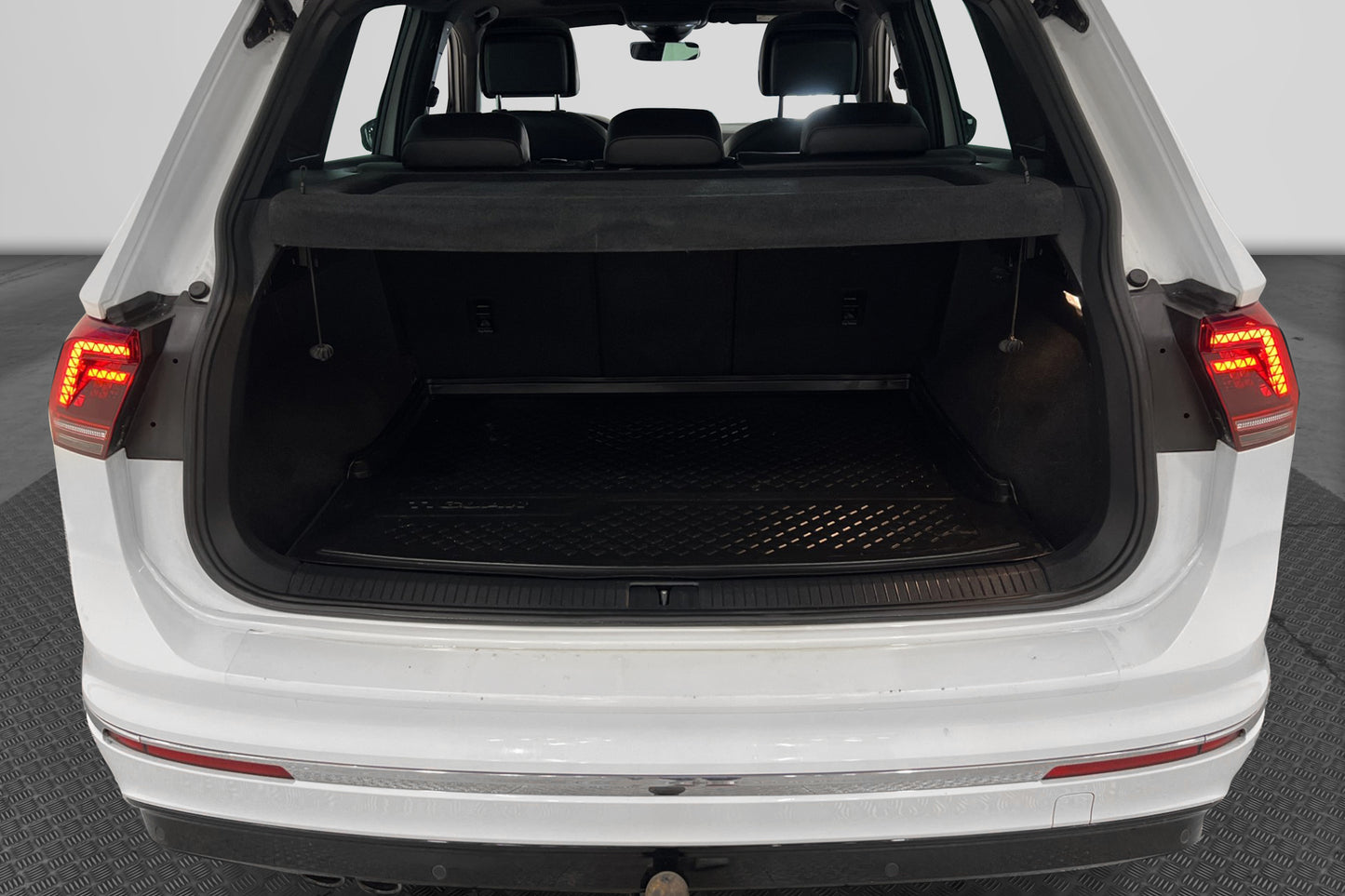 Volkswagen Tiguan 2.0 TDI 190hk 4M R-Line DVärm Cockpit Pano