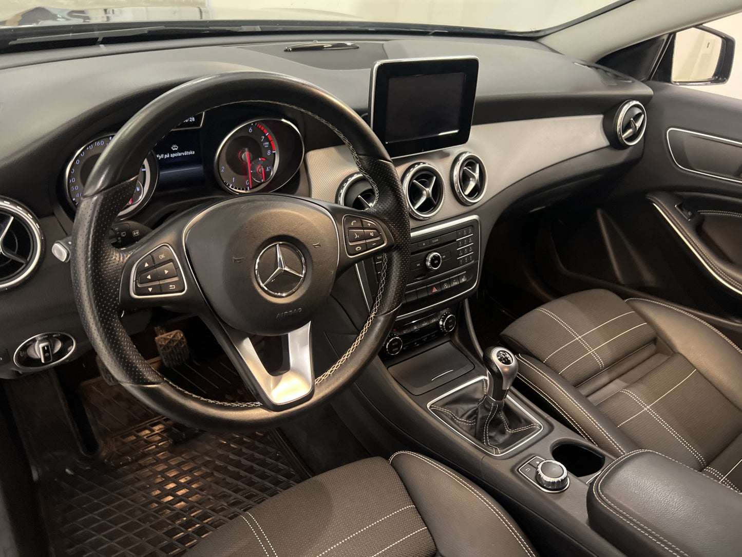 Mercedes-Benz GLA 200 Urban Line Night CarPlay Kamera Drag