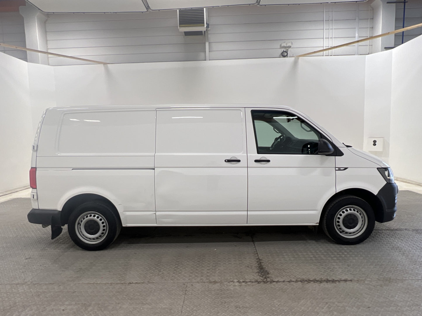 Volkswagen Transporter L2 150hk 4M DSG Värmare Drag Moms